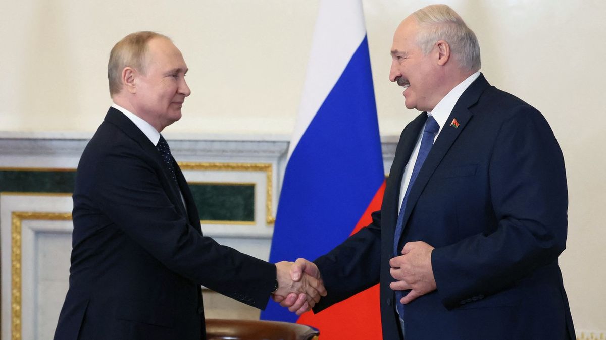 Za zpomalení Rusů jim prostřelují nohy. V Praze cvičí na svržení Lukašenka